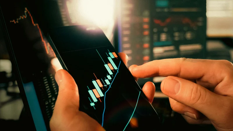 Types of Bank Stocks Explained: Retail, Investment, and Digital Banking Models